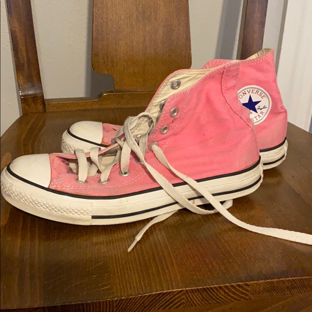 Pink high top converse chuck Taylor’s 7.5